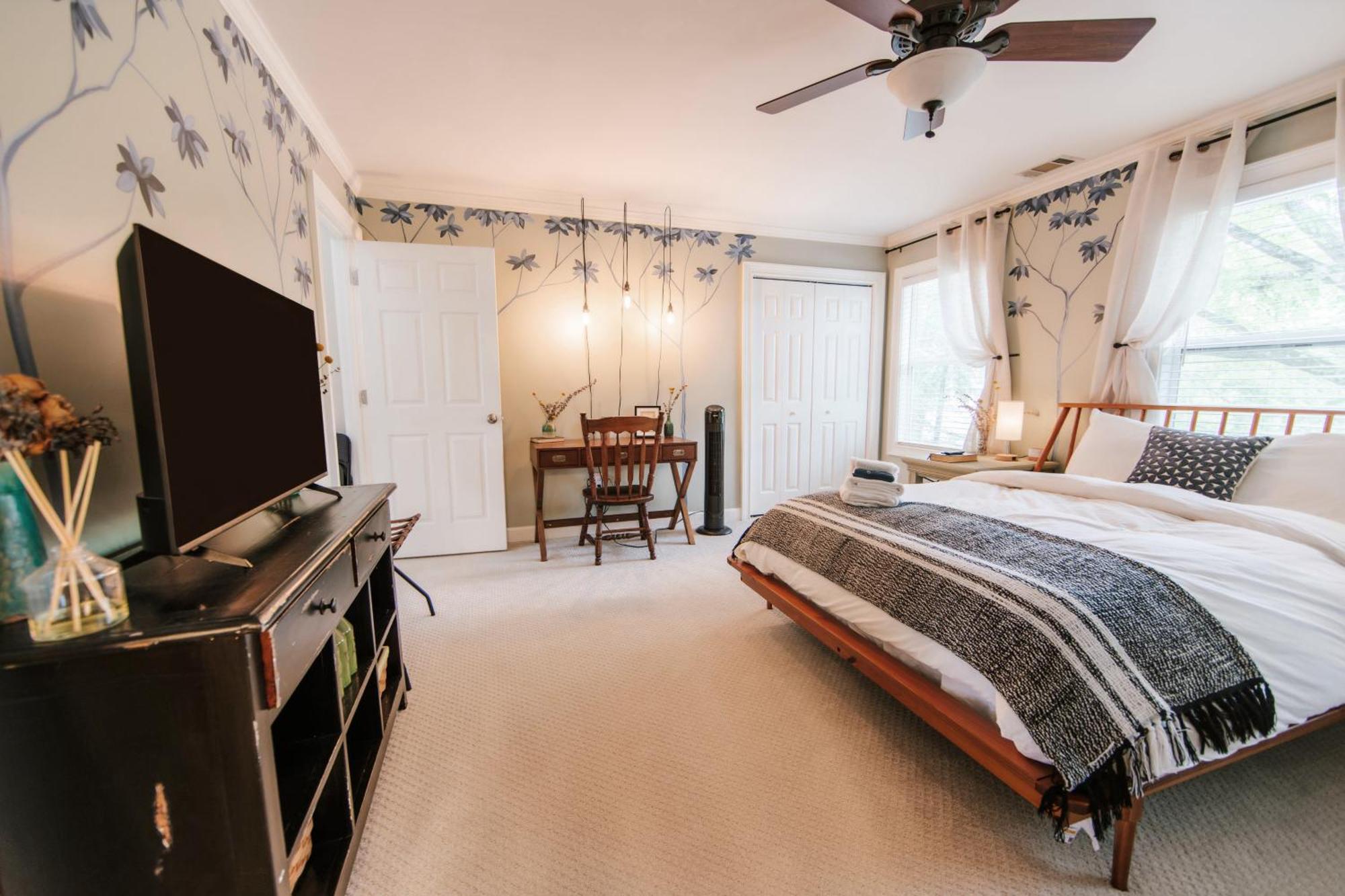 Holiday home Cozy - Walk To Campus, Stadium, Downtown *