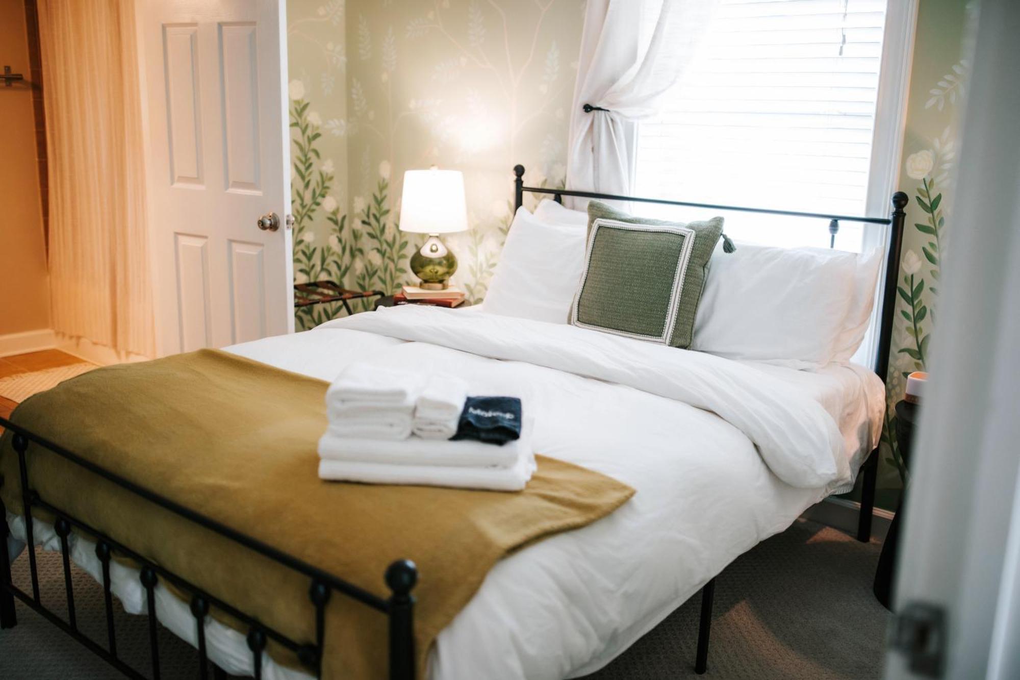 Cozy - Walk To Campus, Stadium, Downtown Holiday home *