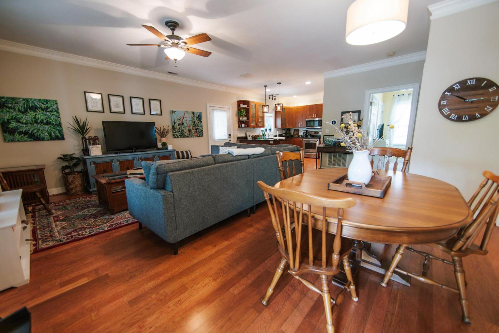 Holiday home Cozy - Walk To Campus, Stadium, Downtown *