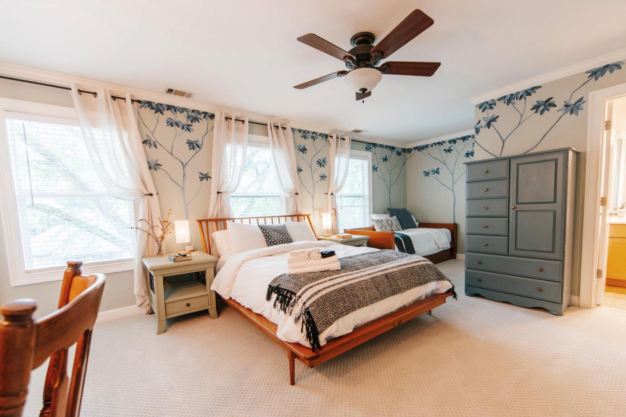 Cozy - Walk To Campus, Stadium, Downtown Holiday home